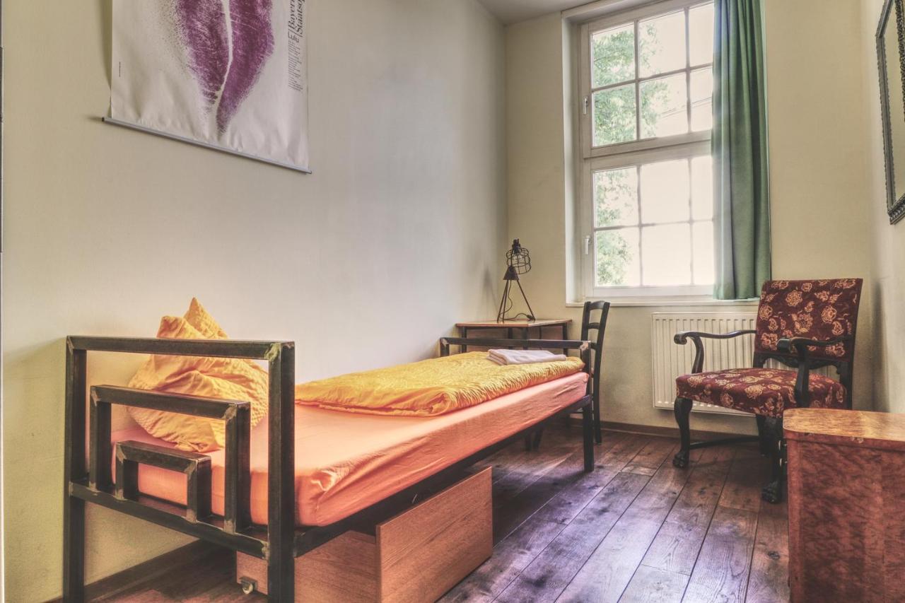 Einzelzimmer mit Gemeinschaftsbad