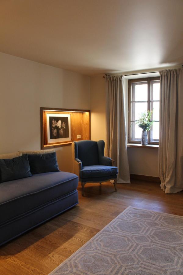Deluxe Studio