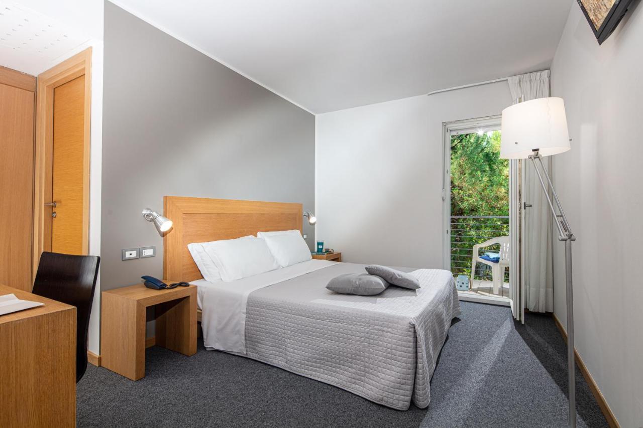 Doppelzimmer mit Poolblick