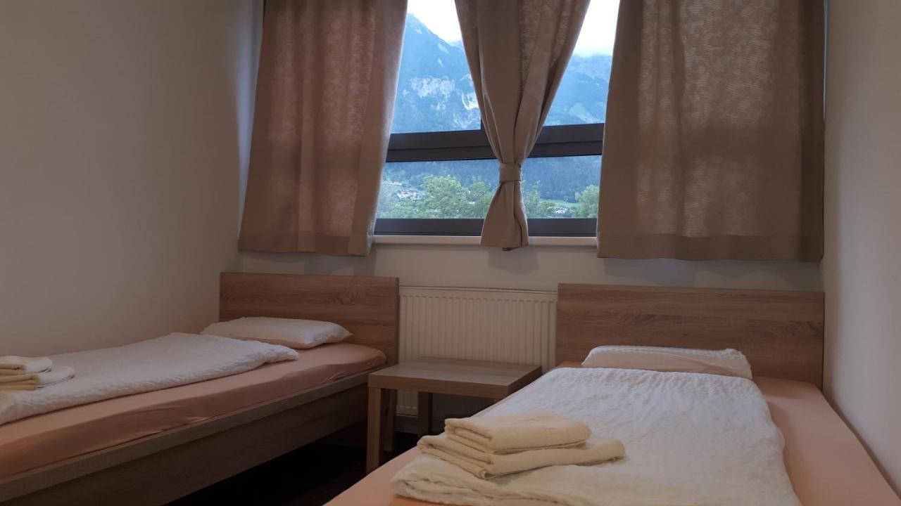 Zweibettzimmer mit eigenem Bad