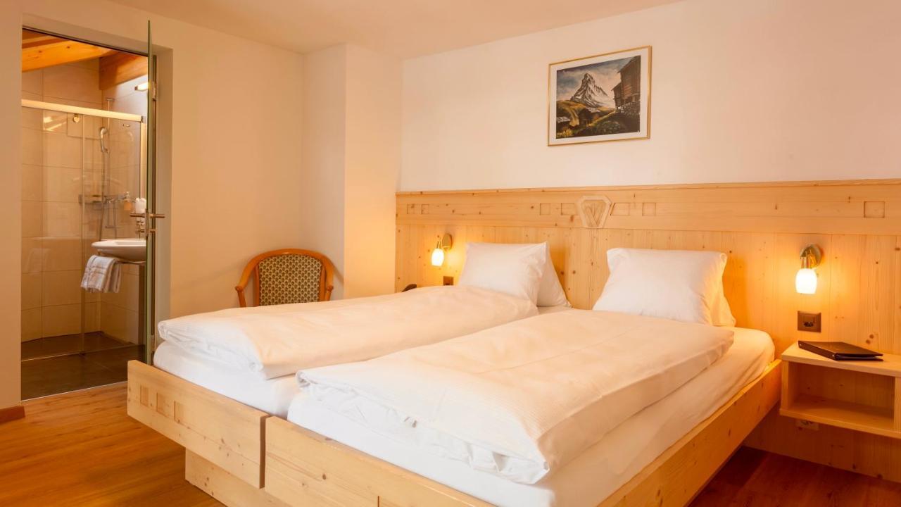 Doppelzimmer mit Blick auf das Dorf