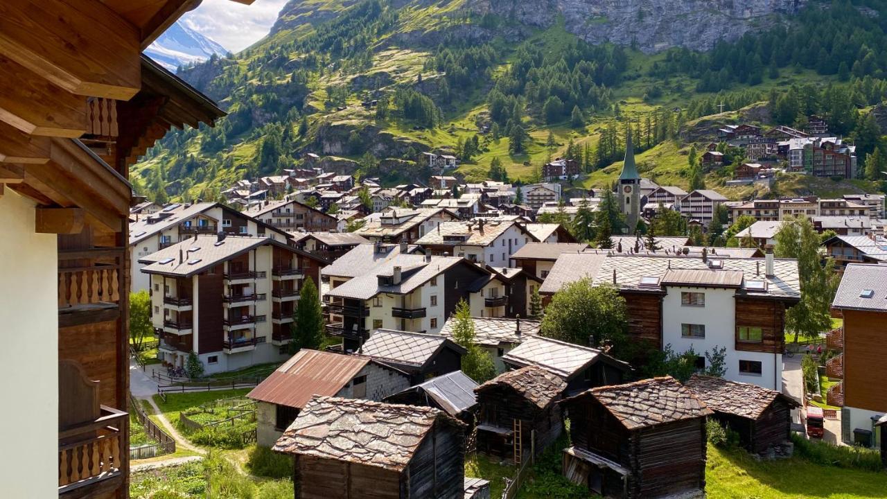 Junior Suite mit Blick auf das Dorf