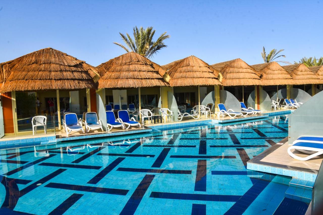 Pool Bungalow