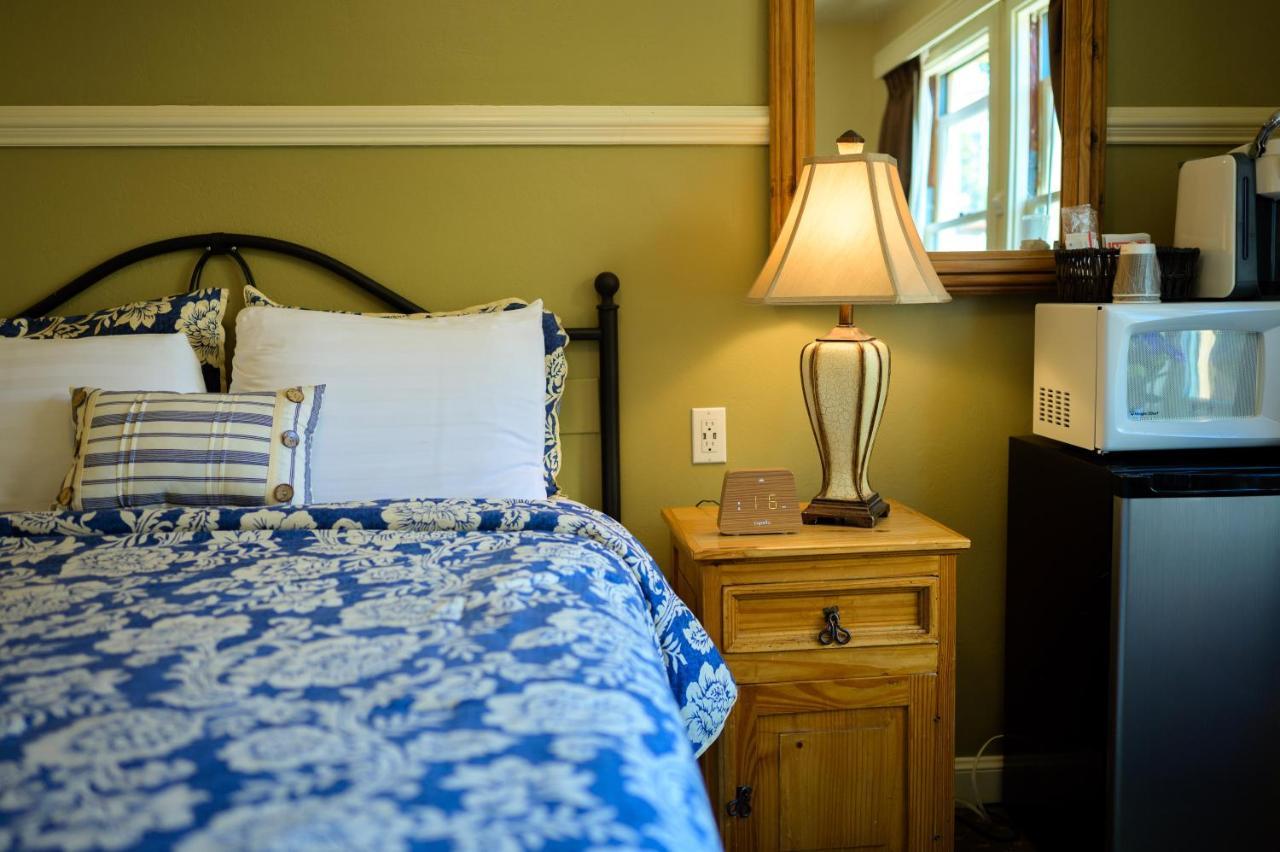 Zimmer zum Innenhof mit Queensize-Bett (keine Haustiere)