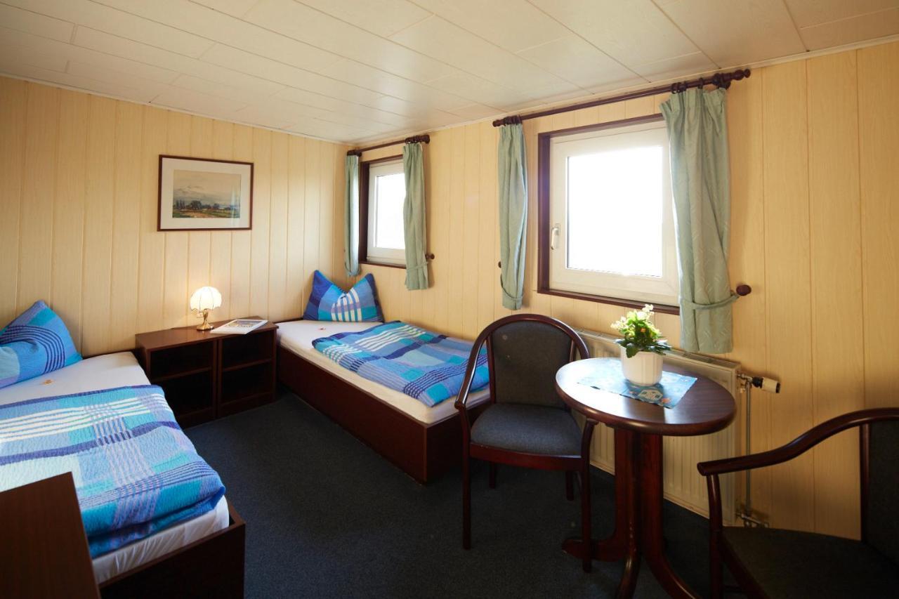 Zweibettzimmer mit eigenem Bad