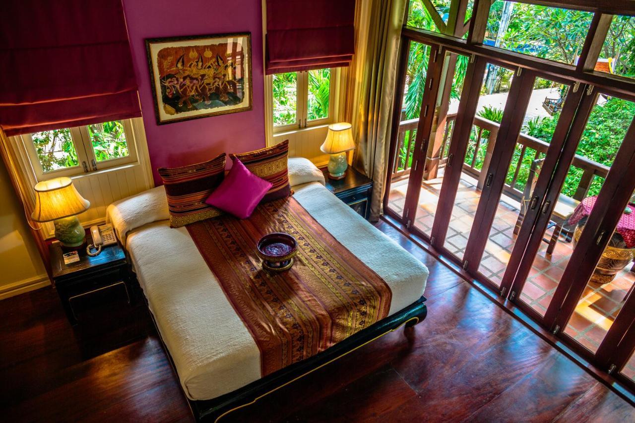 Goldener Wald – Zimmer im Obergeschoss mit Blick auf den nahegelegenen Pool