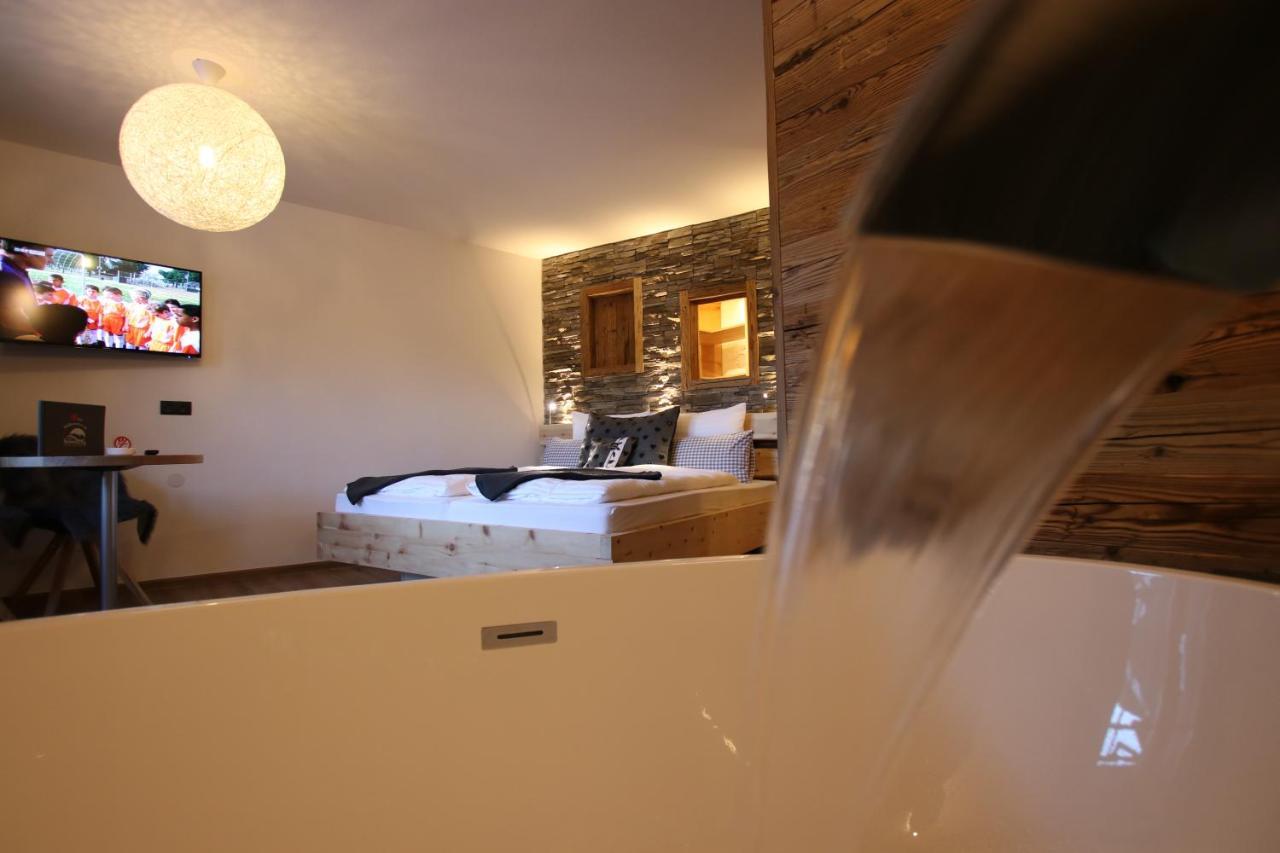 Deluxe Doppelzimmer mit Badewanne und Balkon
