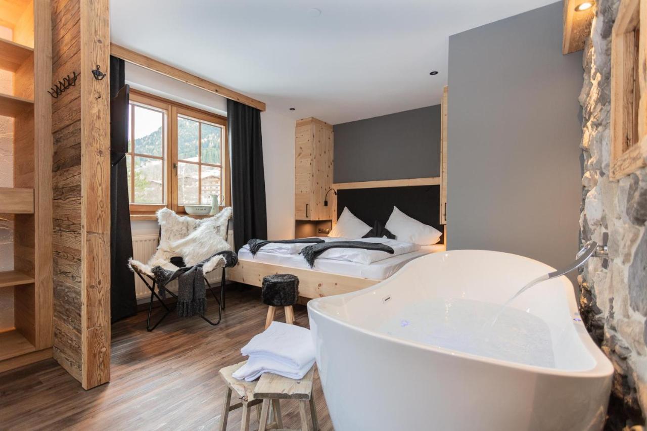 Deluxe Suite mit Whirlpool-Badewanne
