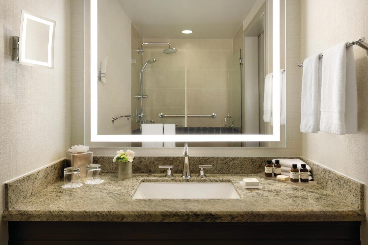 Signature Suite One King Bed City View