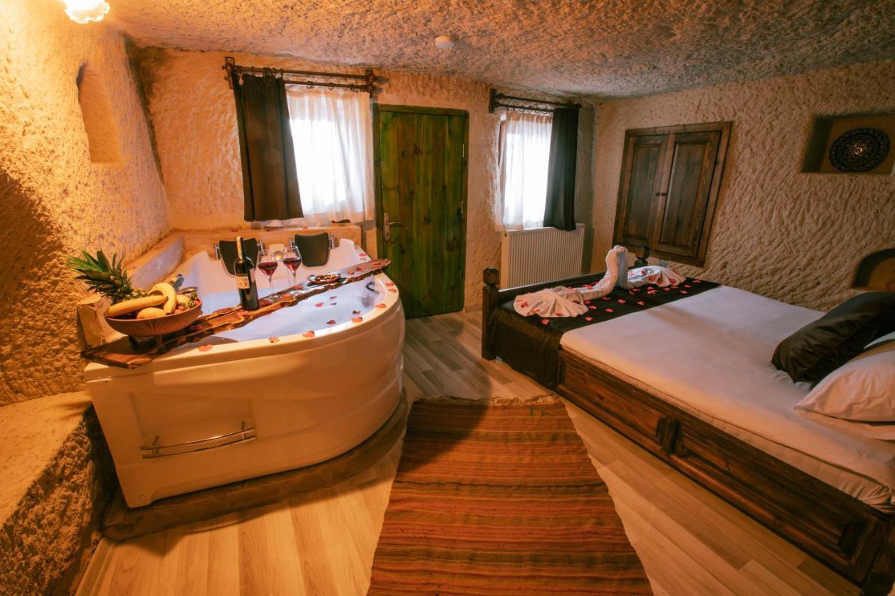 Suite mit Queensize-Bett und Whirlpool