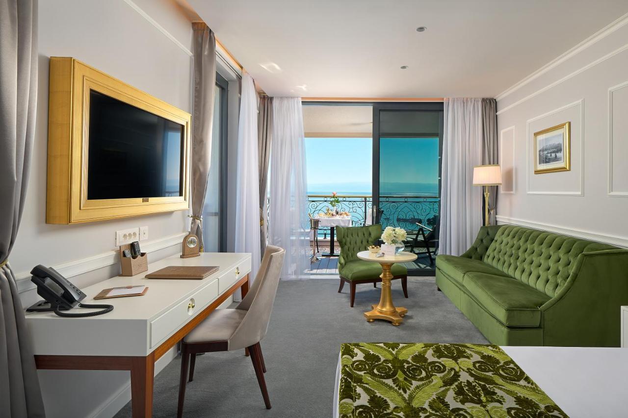 Superior Zimmer mit Kingsize-Bett und Meerblick