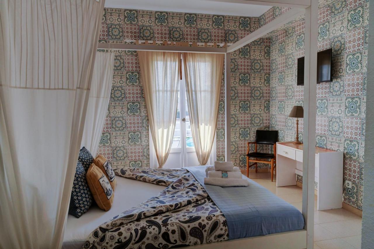 Doppelzimmer mit Balkon und Meerblick