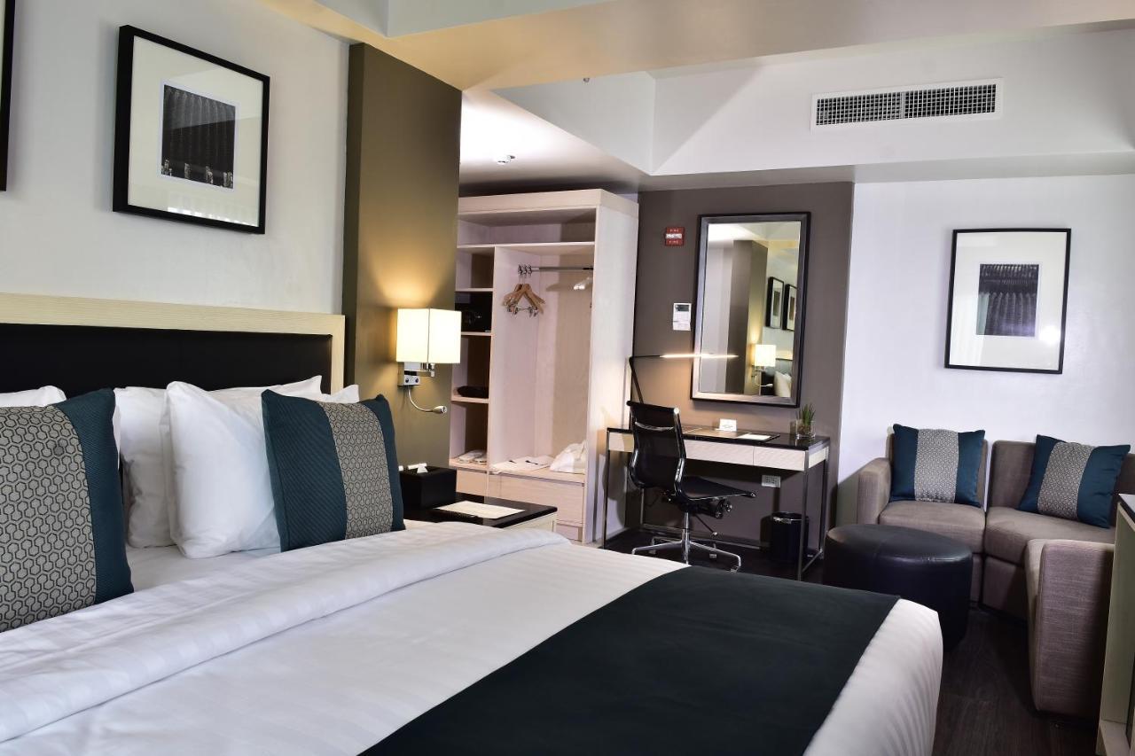 1 King Bed, Large Room