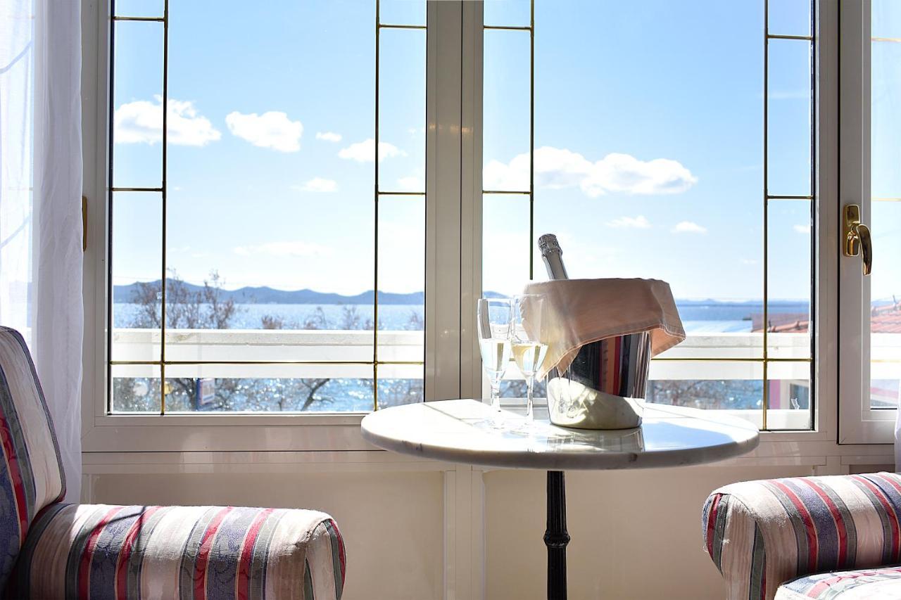 Standard Dreibettzimmer mit Meerblick