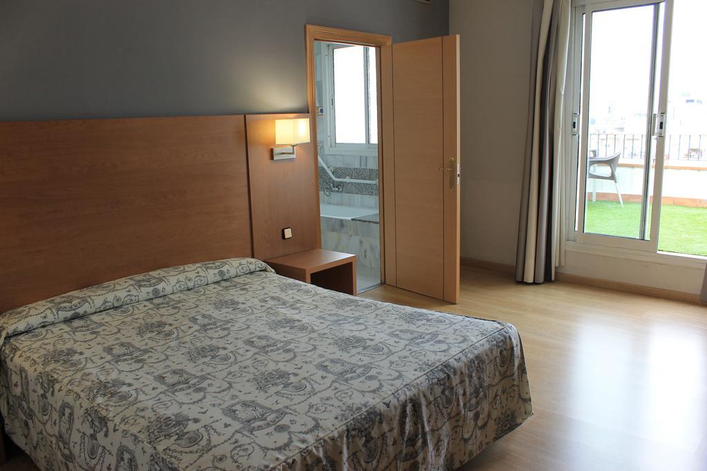 Doppel-/Zweibettzimmer mit eigener Terrasse