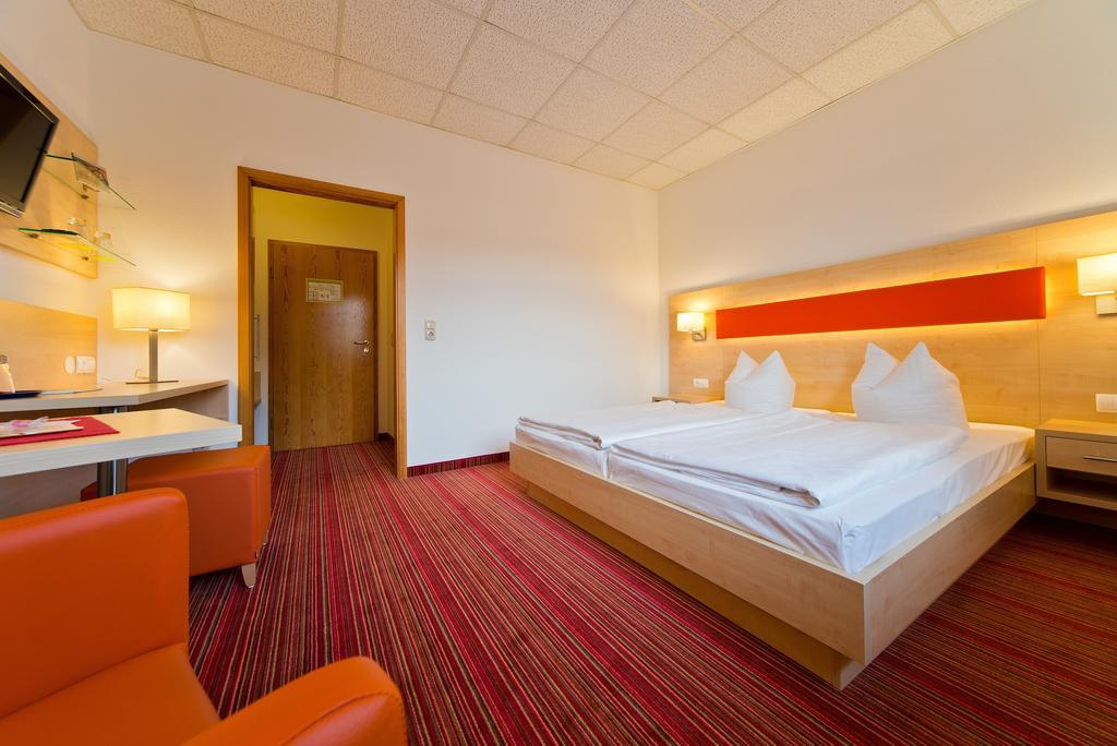 Doppel- oder Zweibettzimmer