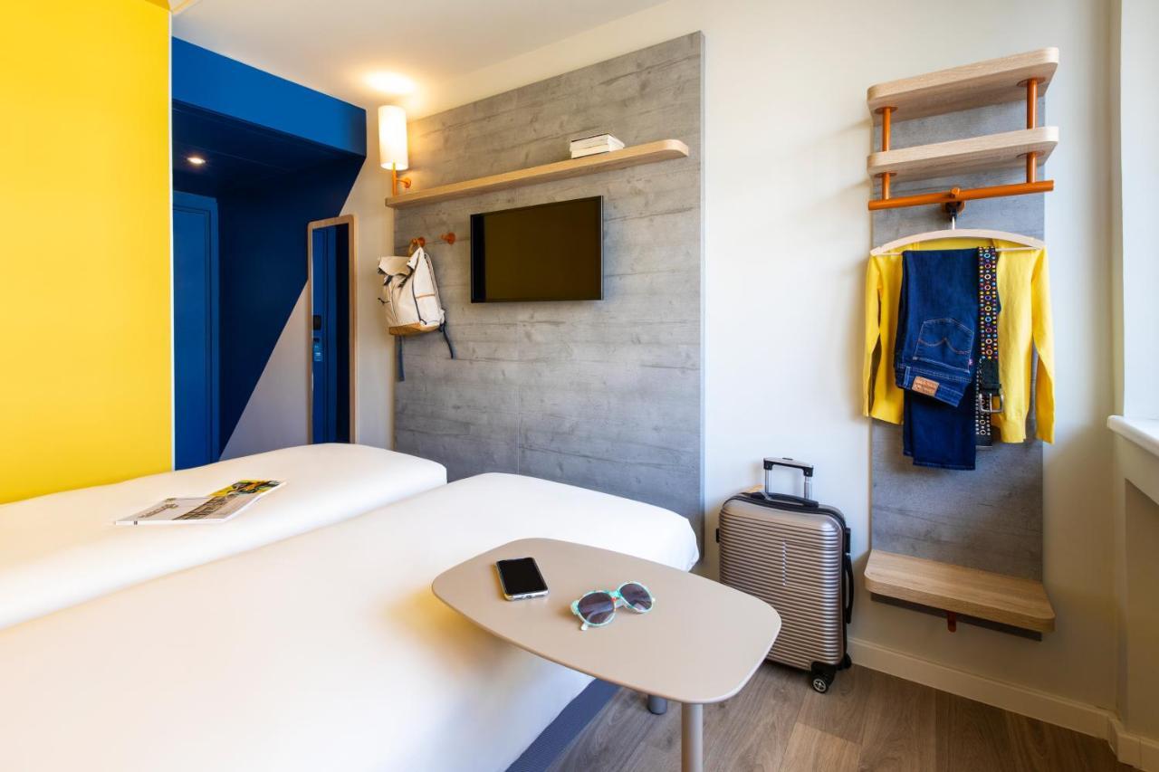 Standardzimmer für Personen mit eingeschränkter Mobilität mit 2 Einzelbetten.