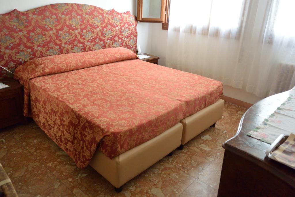 Doppelzimmer mit Kanalblick und Gemeinschaftsbad