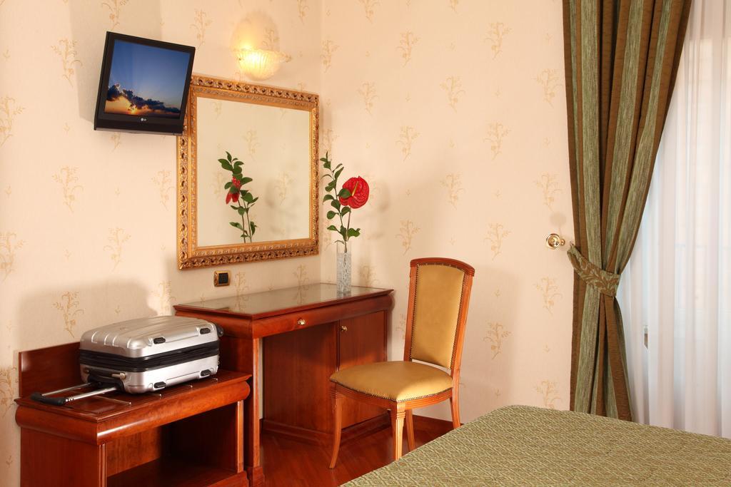 Doppel- oder Zweibettzimmer