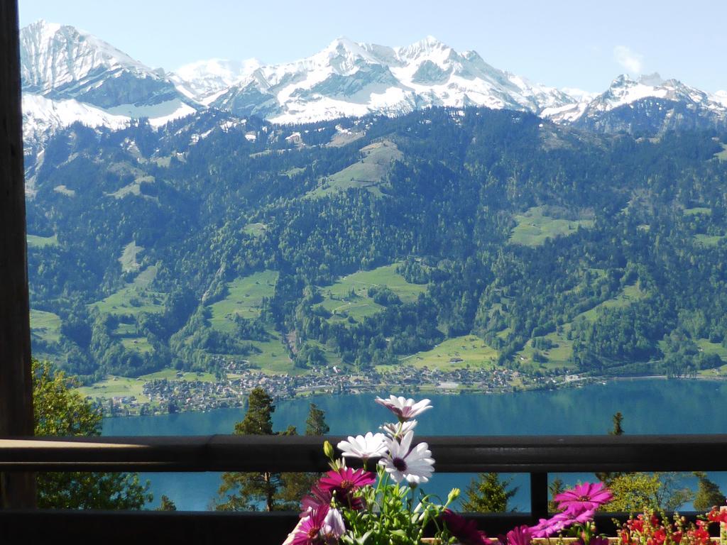 Doppelzimmer mit Balkon sowie See- und Bergblick