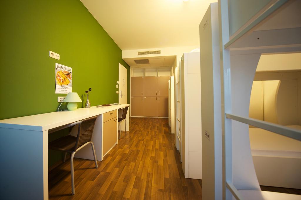 Bett im gemischten 6-Bett-Schlafsaal