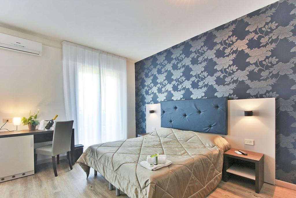Doppel- oder Zweibettzimmer