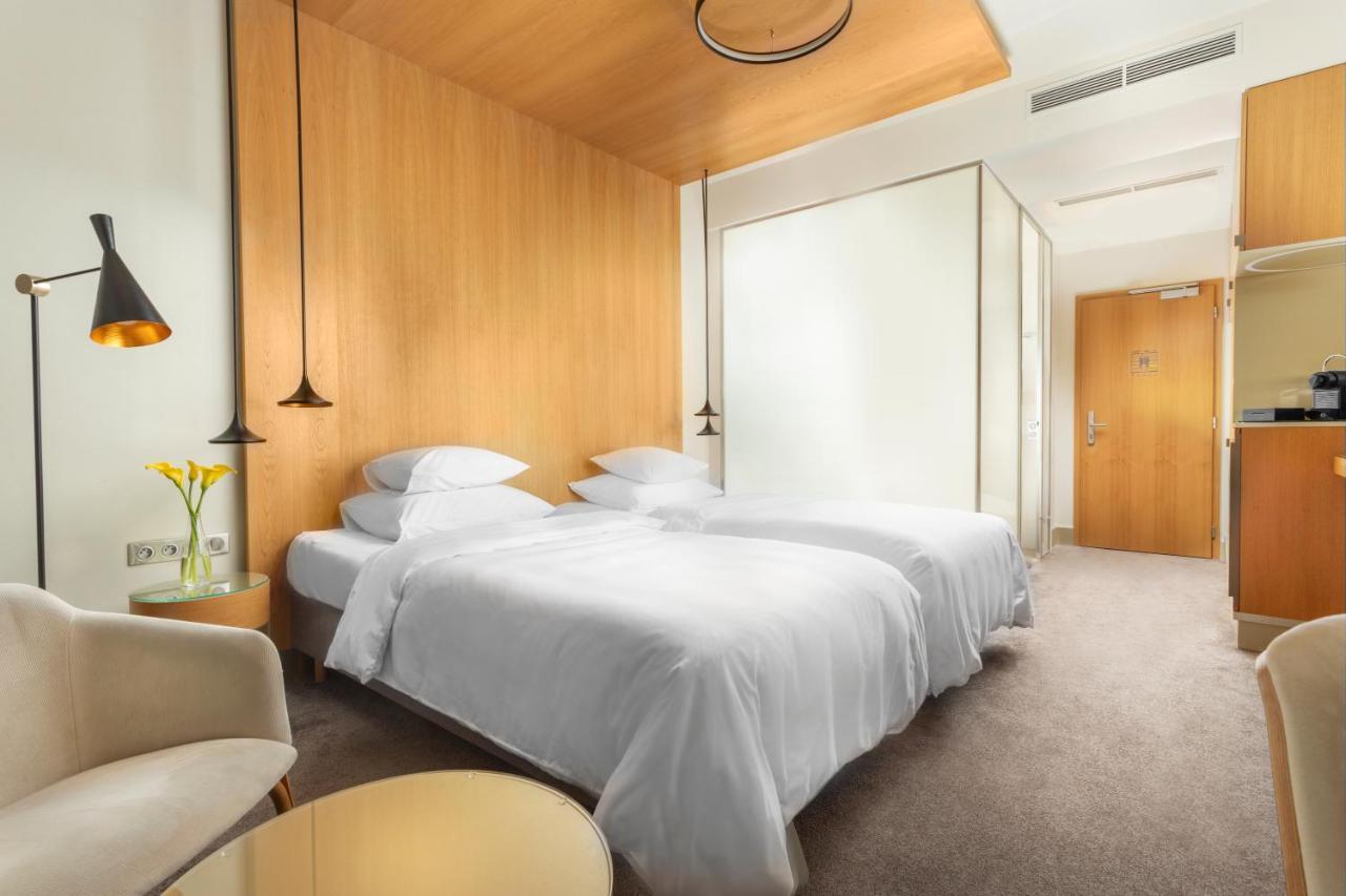 Deluxe Doppel- oder Zweibettzimmer mit Garten