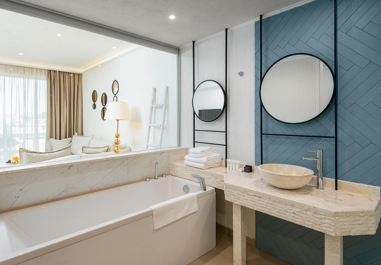Familiensuite mit Balkon