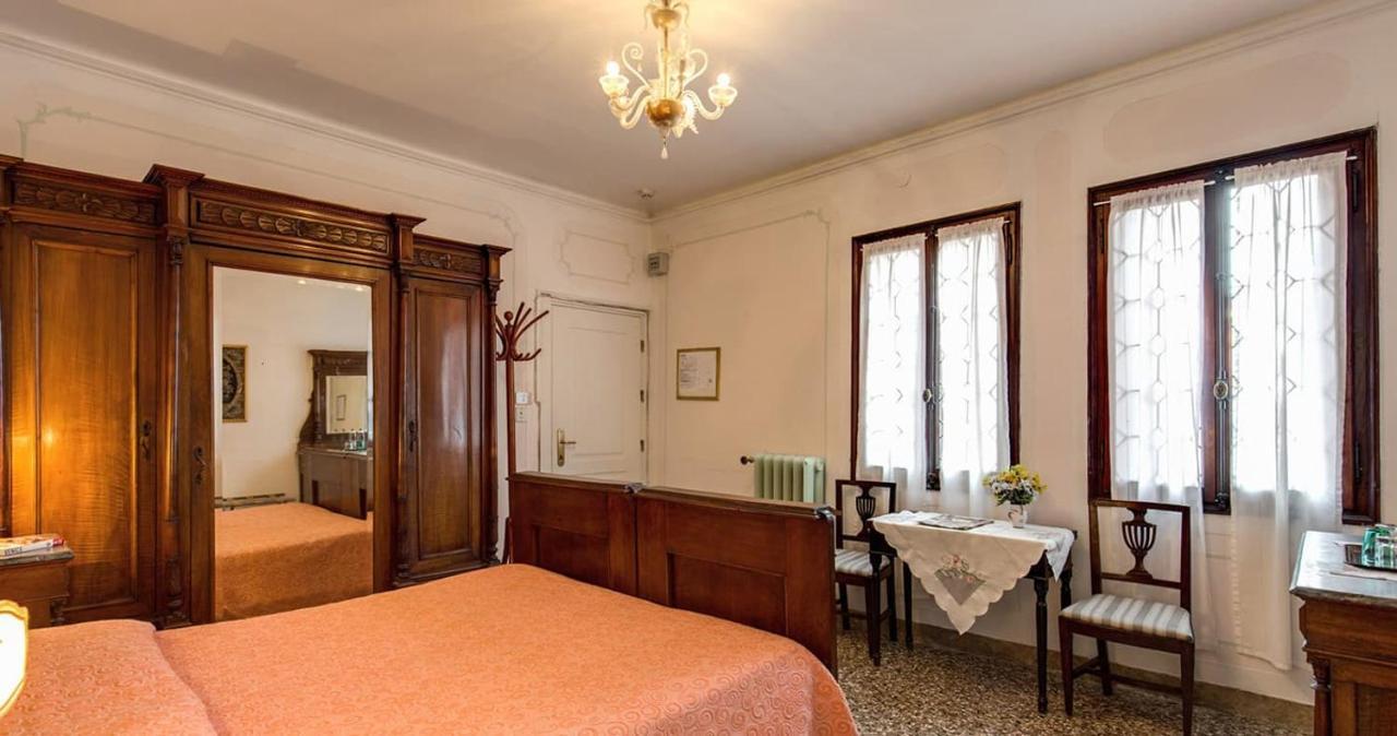 Dreibettzimmer mit Bad