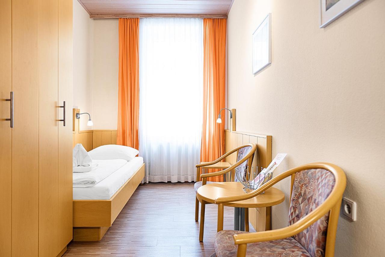 Einzelzimmer mit Gemeinschaftsbad