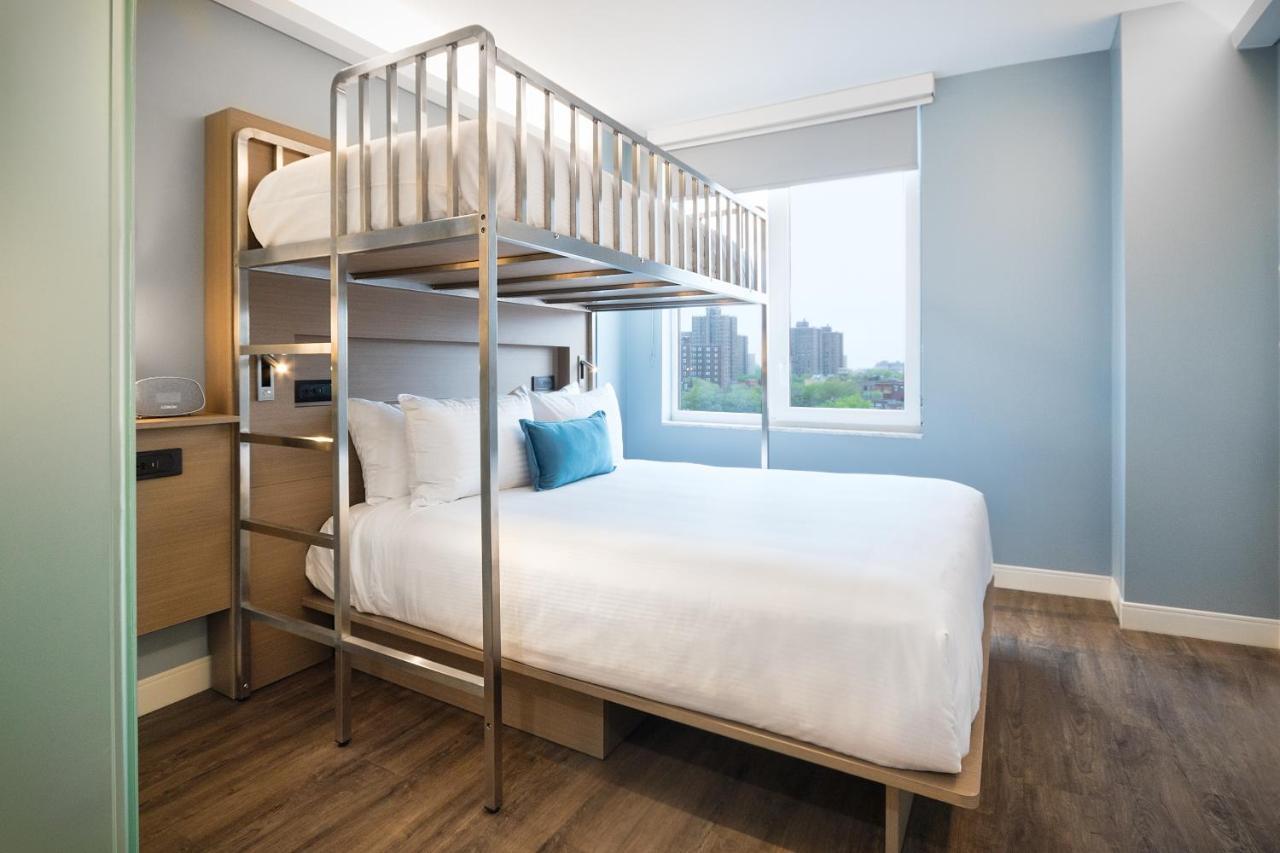 Deluxe Zimmer mit 1 Queensize-Bett und 1 Etagenbett für 2 Personen, Nichtraucher