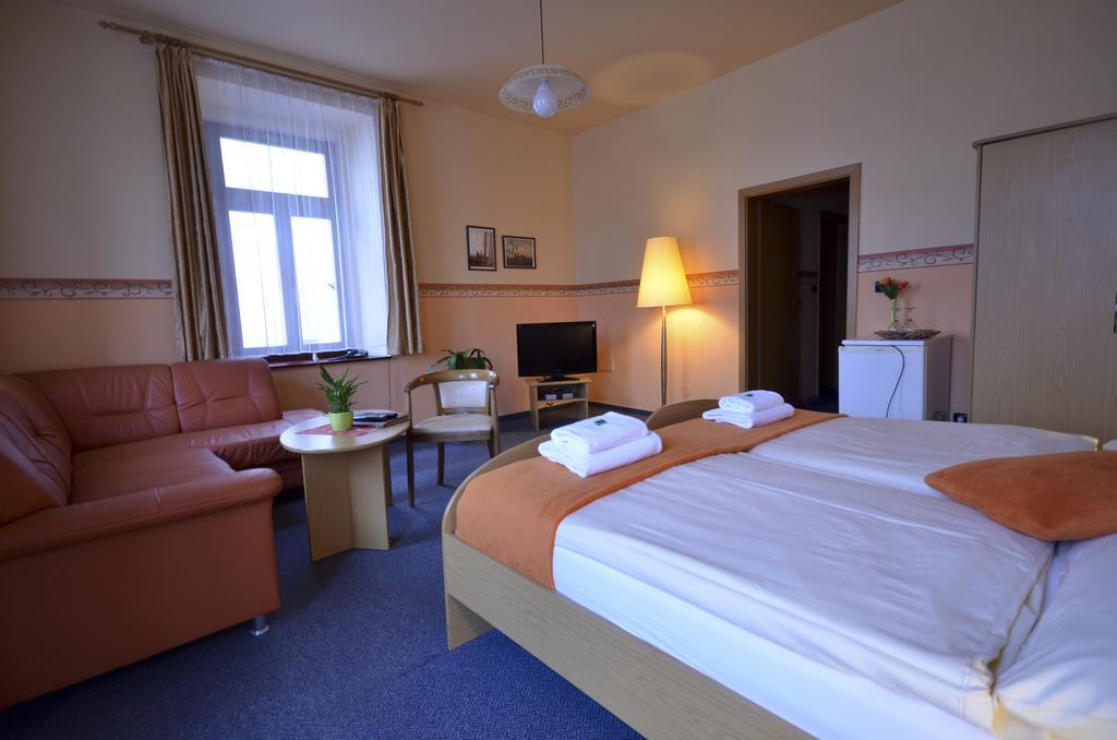 Doppel-/Zweibettzimmer mit Parkblick