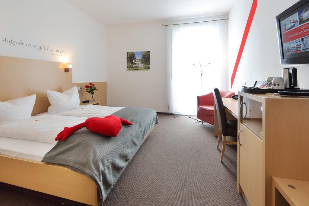 Business Zimmer mit Kingsize-Bett und Gartenblick