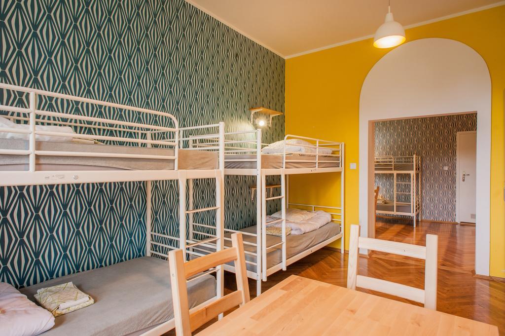 Bett im 8-Bett-Schlafsaal mit eigenem Bad