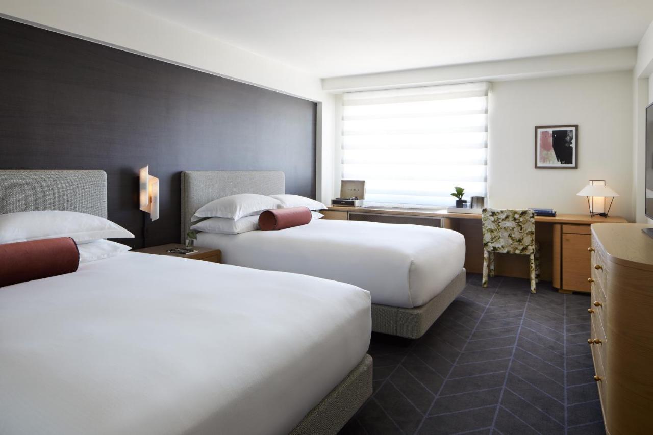 Premium Zimmer mit 2 Queensize-Betten und Stadtblick