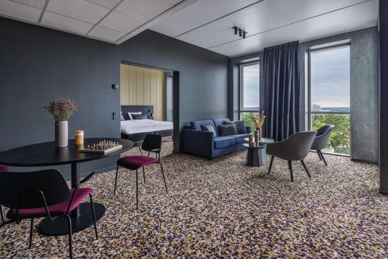 Suite mit Kingsize-Bett und Balkon