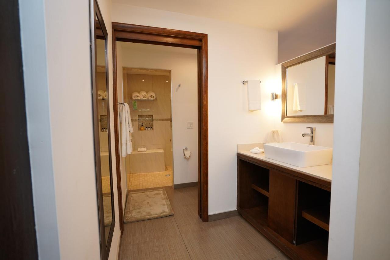 Suite mit Kingsize-Bett mit Whirlpool