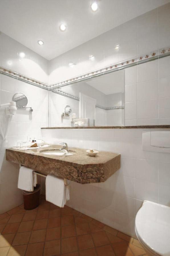 Deluxe Doppelzimmer (2 Erwachsene & 1 Kind)
