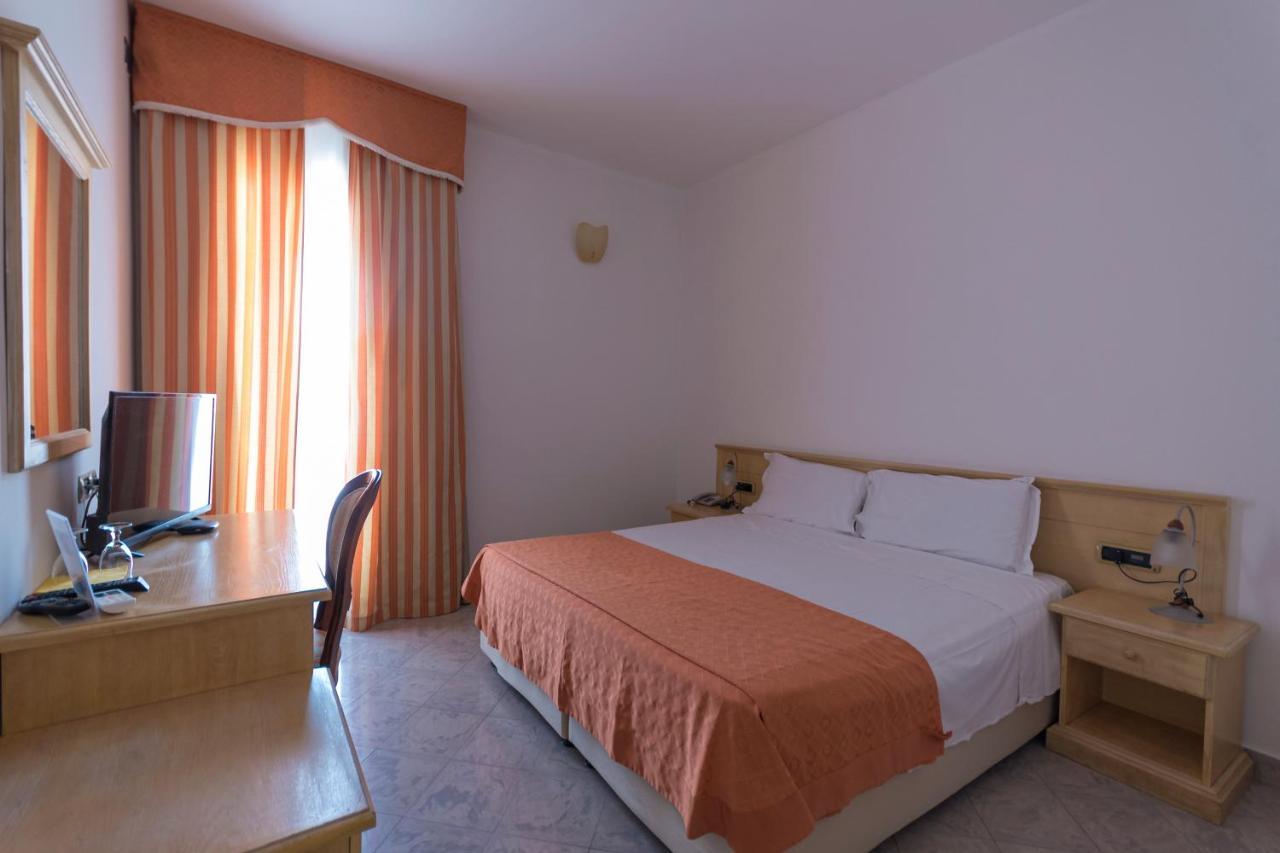 Doppel- oder Zweibettzimmer