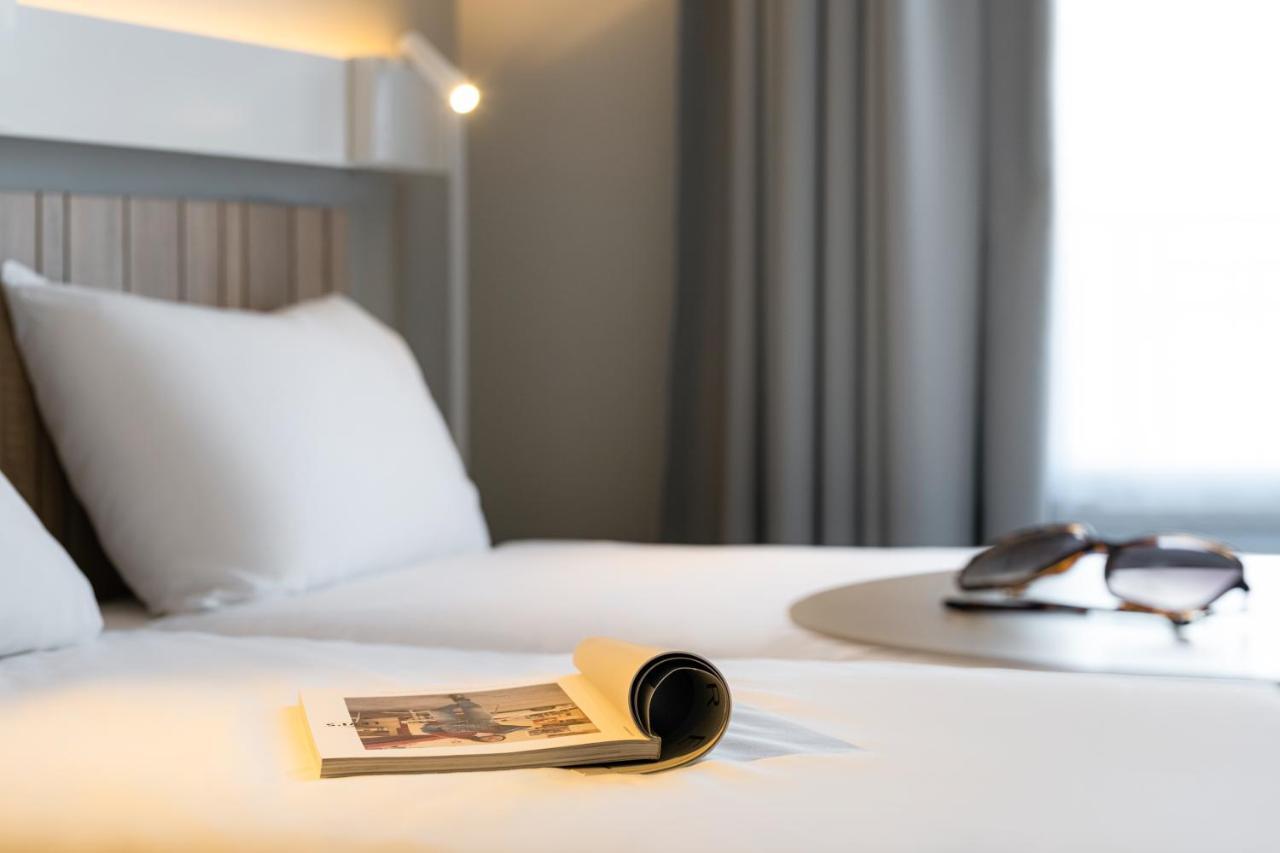 Zwei Doppelzimmer mit Verbindungstür.
