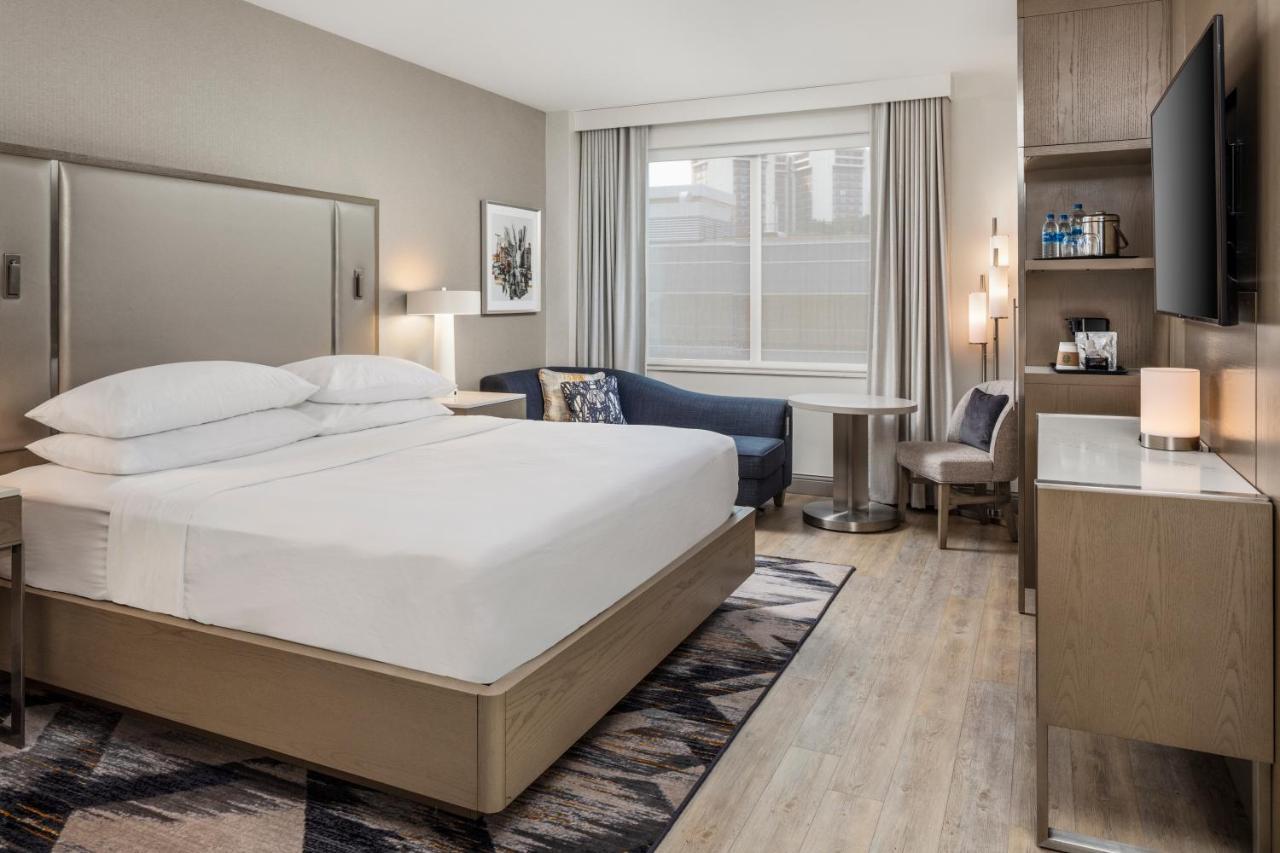 Zimmer mit Kingsize-Bett und Stadtblick - Zugang zur Club Lounge