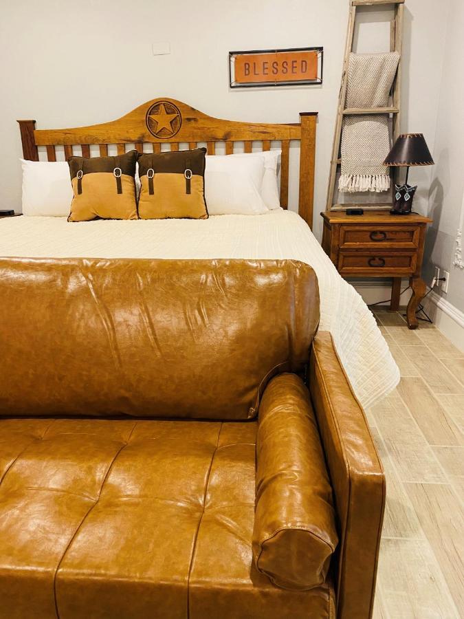 Deluxe King Studio