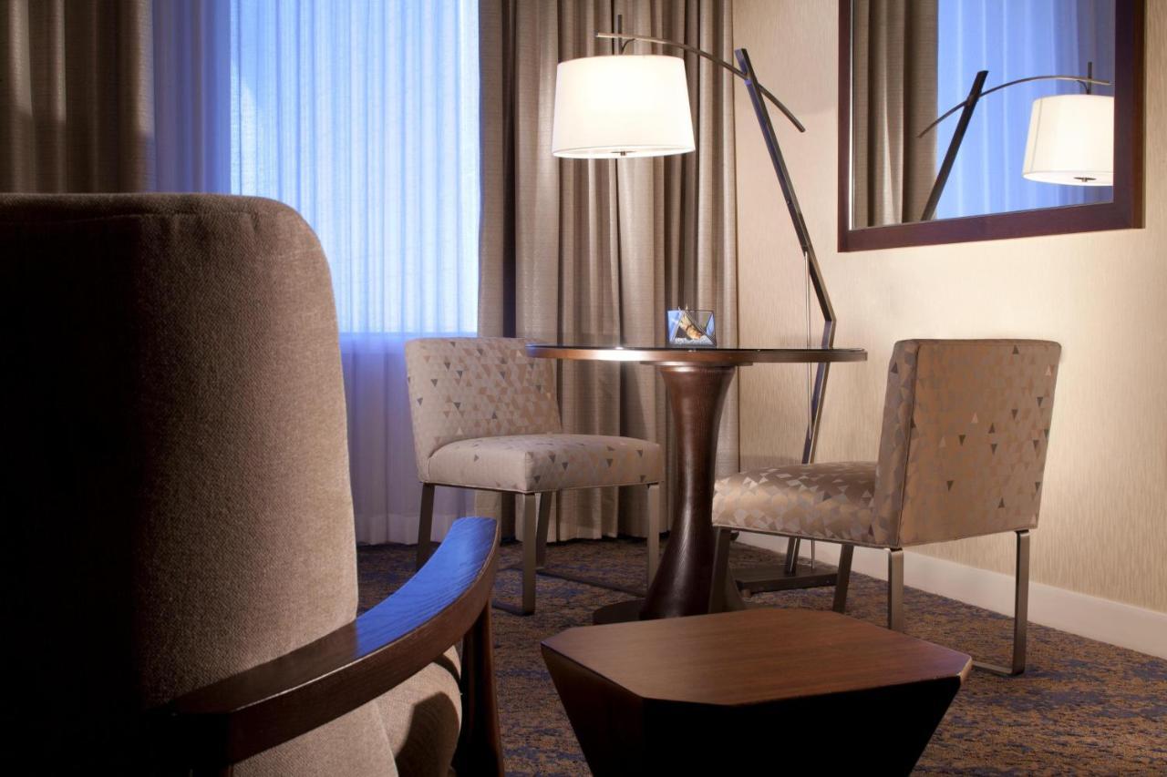 Junior Suite 1 Bedroom Suite 1 King