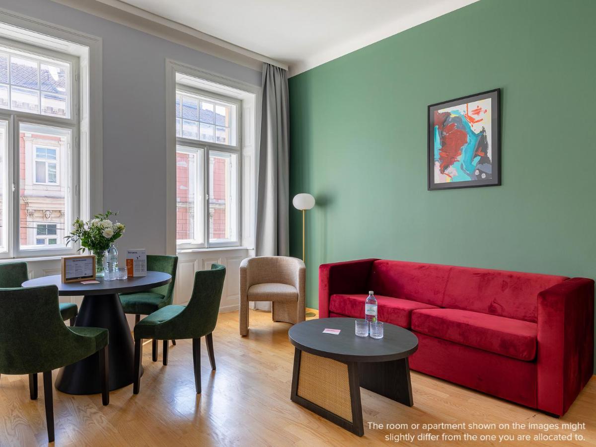 Große Ferienwohnung mit 1 Schlafzimmer und Balkon
