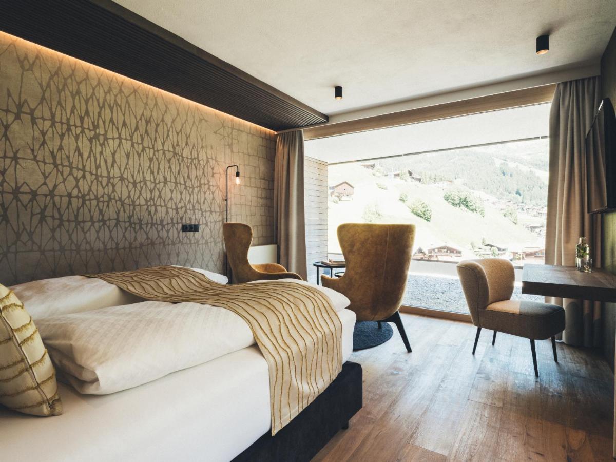 Familienzimmer mit Bergblick