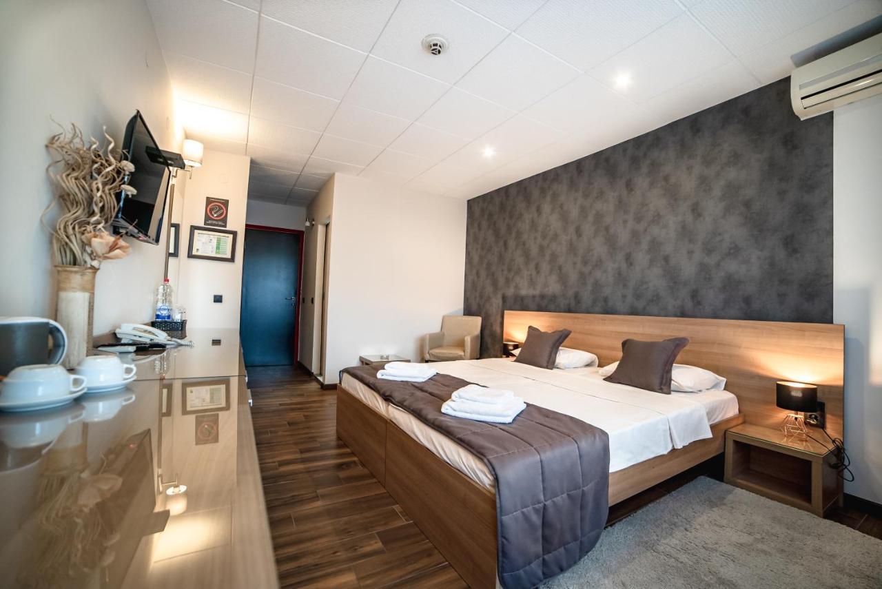 Doppel-/ Zweibettzimmer