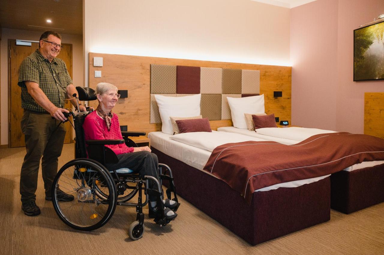 Comfort Zweibettzimmer mit rollstuhlgerechter Dusche - barrierefrei