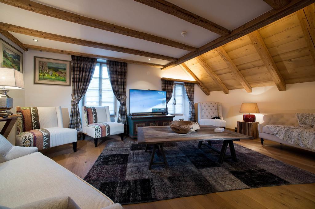 Suite 19