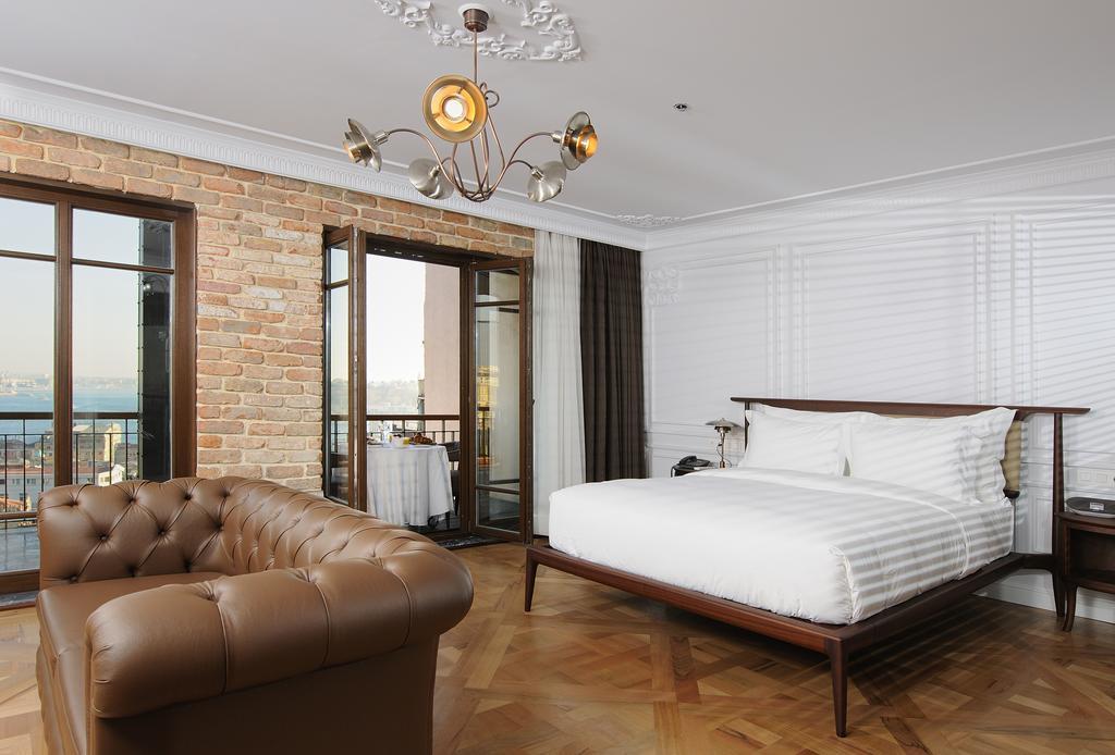 Zimmer mit Balkon und Panoramablick auf das Meer