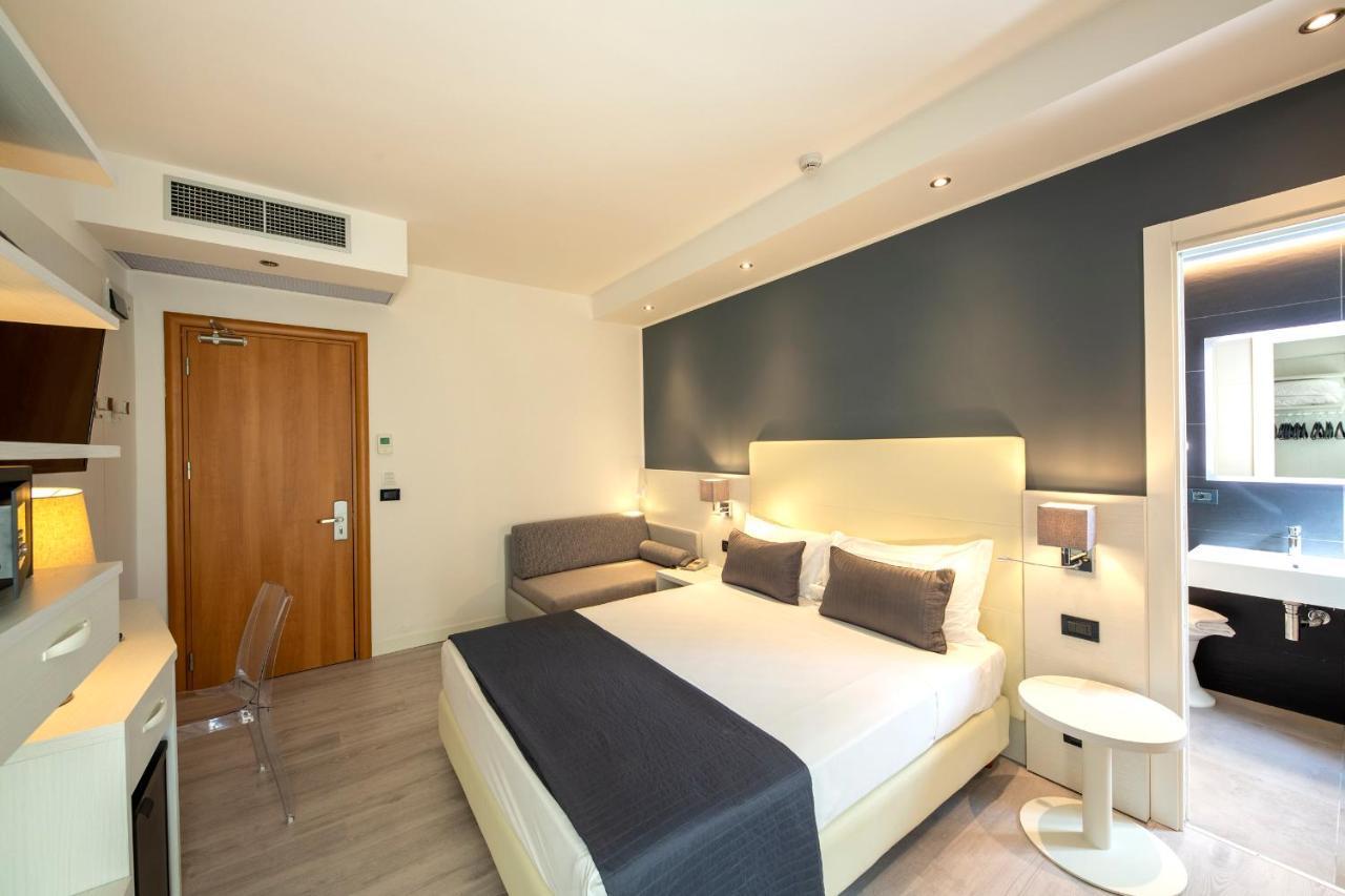 Dreibettzimmer mit Meerblick